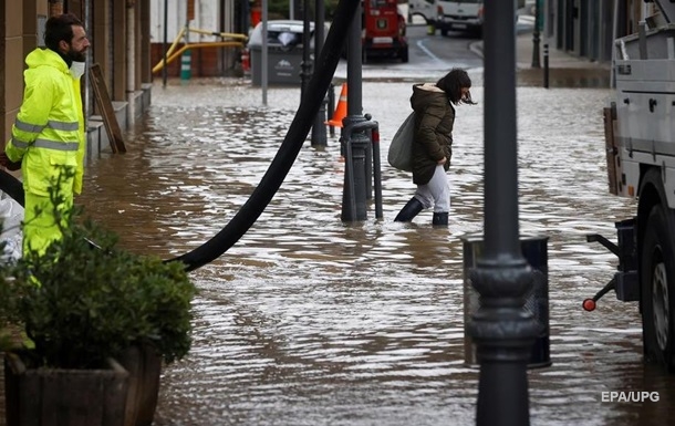 На півночі Іспанії річки вийшли з берегів: затопило два регіони