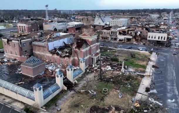 У США через торнадо загинули 50 людей