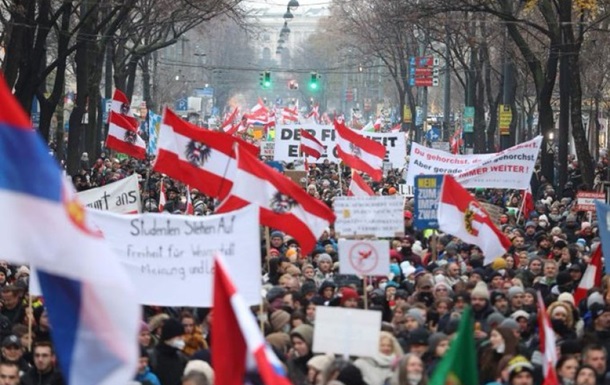 У Відні десятки тисяч людей протестували проти COVID-обмежень 