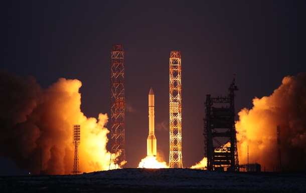 Росія запустила ракету Протон-М із супутниками зв язку