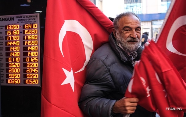 Турцию охватил кризис. Зачем Эрдоган валит лиру
