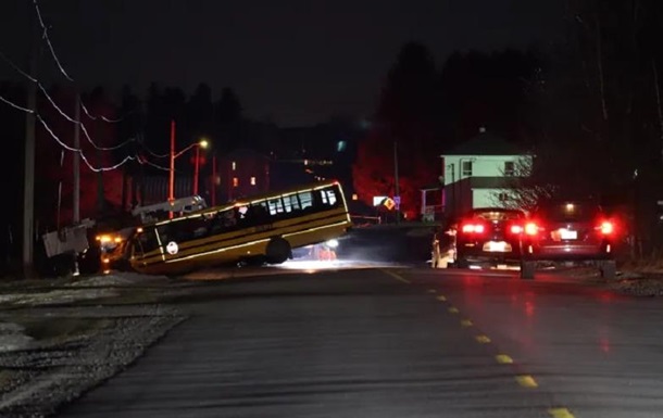 У Канаді в ДТП шкільного автобуса з вантажівкою загинула дитина