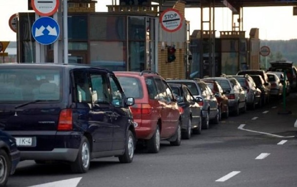 На українсько-польському кордоні у чергах стоять майже 350 авто