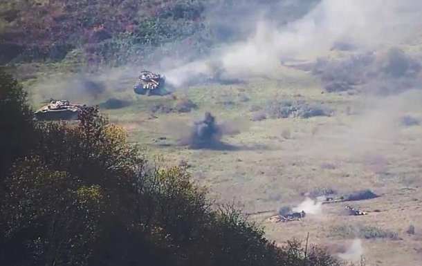 З явилося відео бою танків із піхотою в Карабасі