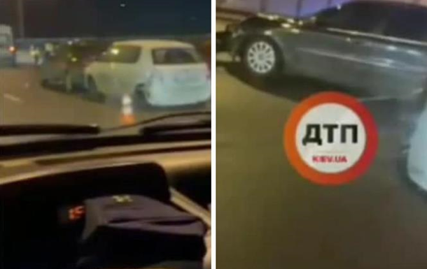 Автомобілі розкидало по дорозі: у Києві сталася ДТП