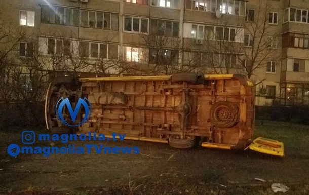 Перевищив норму у 10 разів: у Києві п яний водій перекинувся на авто