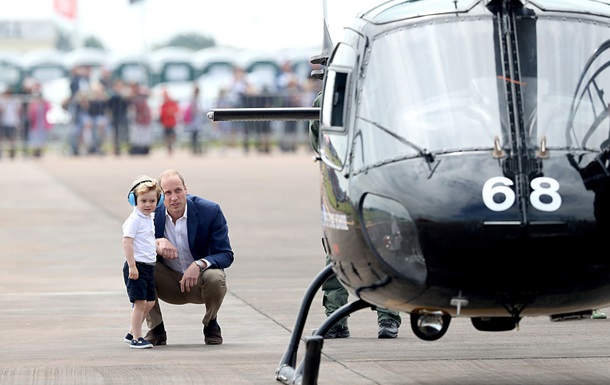 Єлизавета II закликала принца Вільяма не літати на вертольотах – ЗМІ