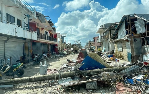 З явилися кадри наслідків тайфуну на Філіппінах
