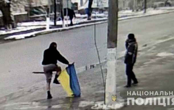 На Дніпропетровщині чоловік поглумився над українським прапором