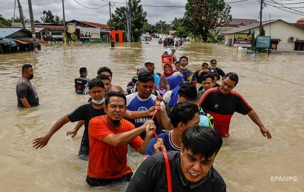 Малайзію затопили масштабні повені