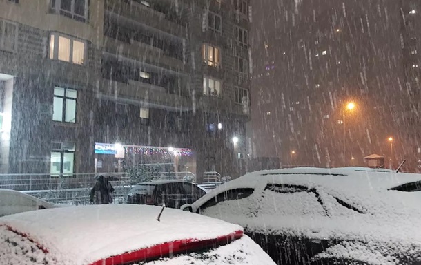 Опубликованы фотографии снегопада в Киеве