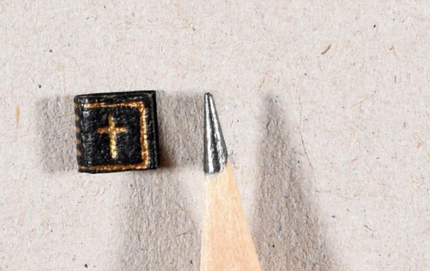 Пішла з молотка одна з найменших книг у світі