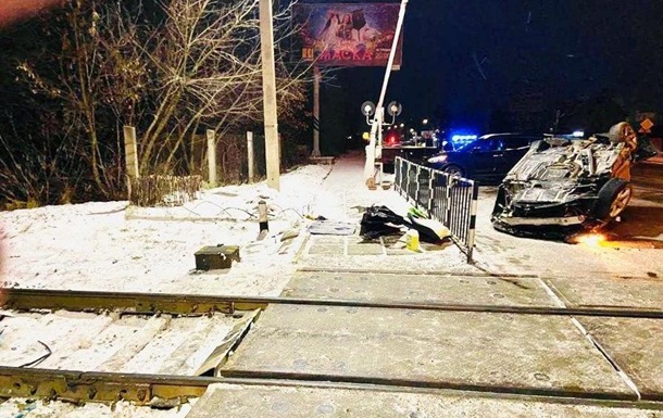Укрзализныця заявила о задержке пяти поездов из-за пожара и ДТП