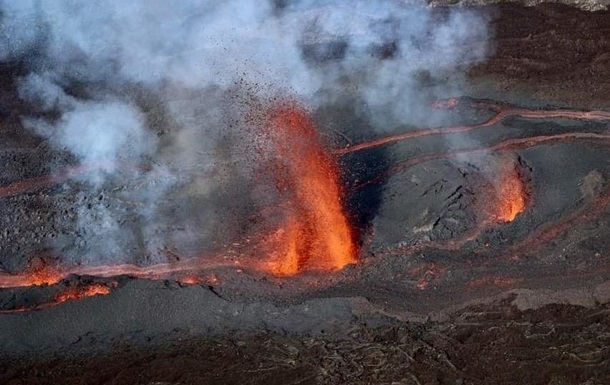 Volcanic eruption begins on Reunion Island 