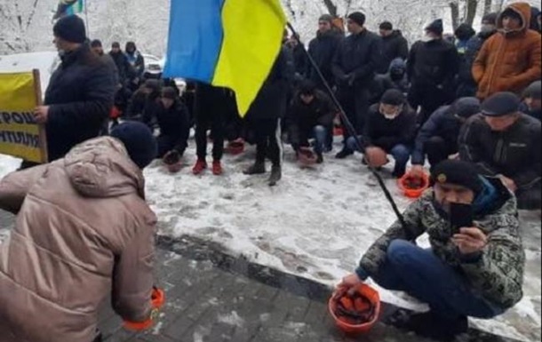 На Луганщине шахтеры неделю бастуют из-за долга по зарплате