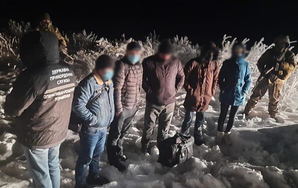 Пограничники задержали пятерых узбеков на границе с Россией