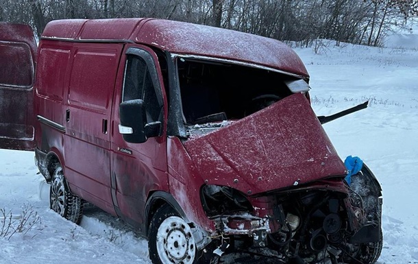 На Харківщині авто зіткнулося з поїздом