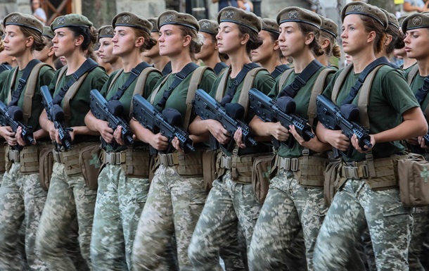 Взяття жінок на військовий облік: журналіст обізвав незадоволених українок