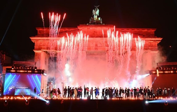 У Берліні тисячі людей не дочекалися святкового феєрверку