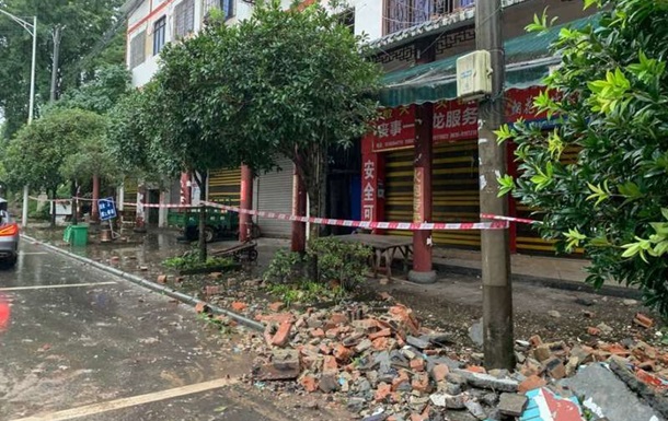 При землетрясении в Китае пострадали более 20 человек