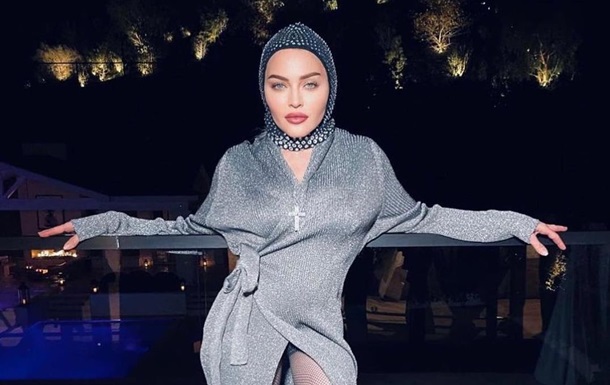 Мадонна одягла убір від українського дизайнера