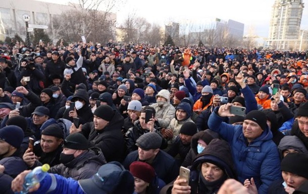 Влада Казахстану після масових протестів знизила ціну на газ