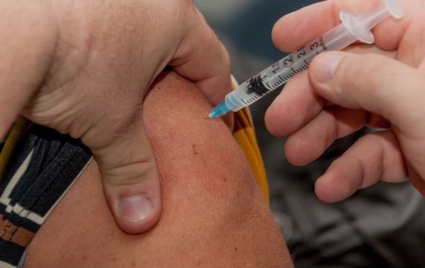 В Украине стартовала запись на бустерную COVID-прививку