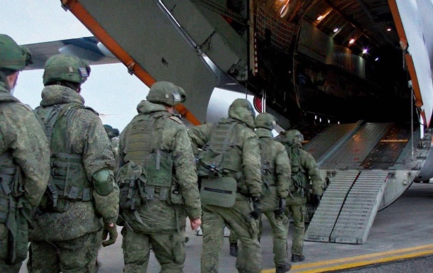 Росія направила десантників до Казахстану