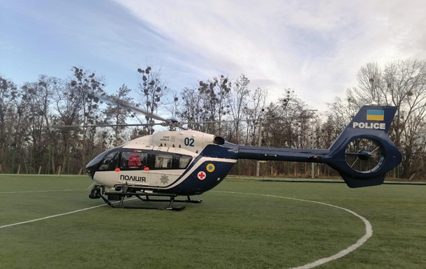 Вертольотом МВС до лікарні доставили дівчину