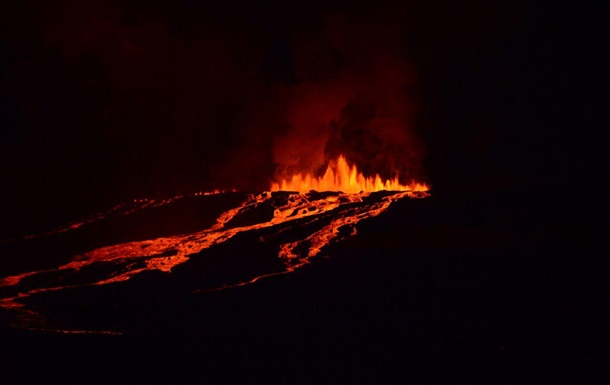 На Галапагосах почалося виверження вулкана