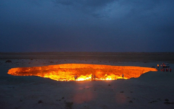 У Туркменістані погасять газовий кратер, який палав понад півстоліття