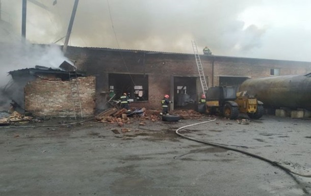 На Чернігівщині стався вибух та пожежа на меблевій фабриці