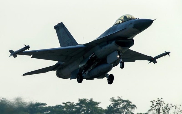 На Тайвані зник з радарів винищувач F-16