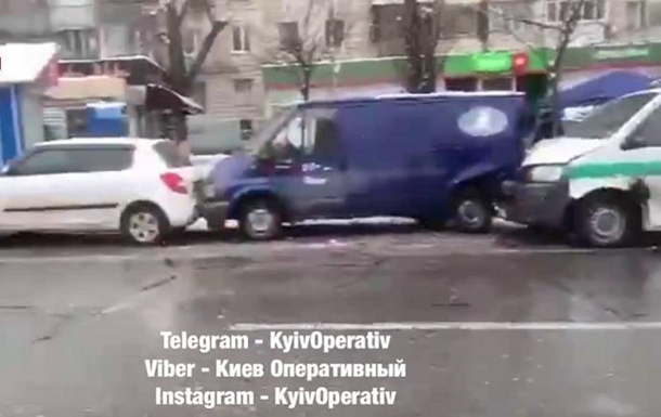 В Киеве столкнулись пять автомобилей