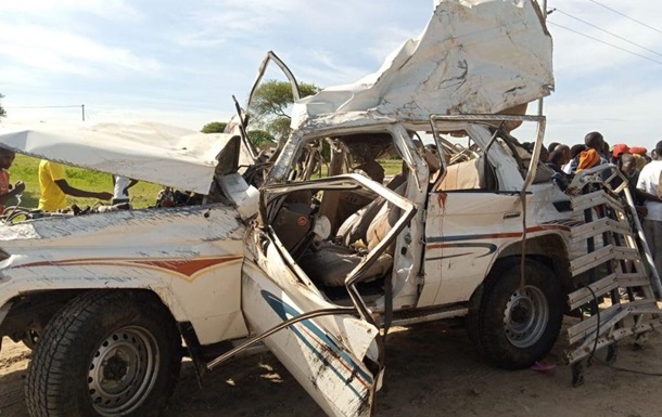 У Танзанії в ДТП із мікроавтобусом загинули 14 людей