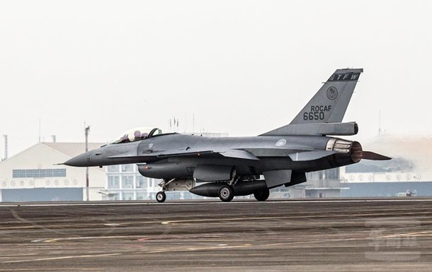 На Тайвані знайшли уламки винищувача F-16