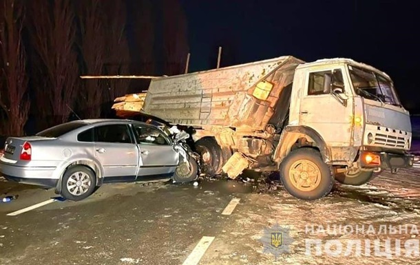 Под Киевом авто влетело в самосвал, есть погибший