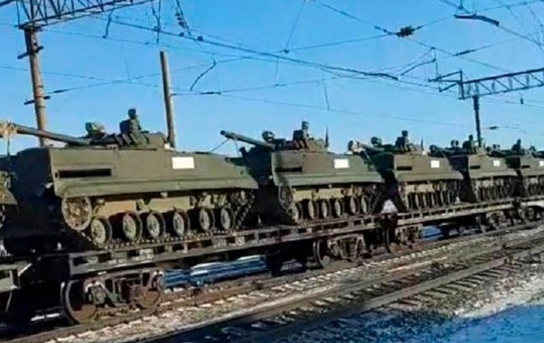 Росія перекидає війська на захід