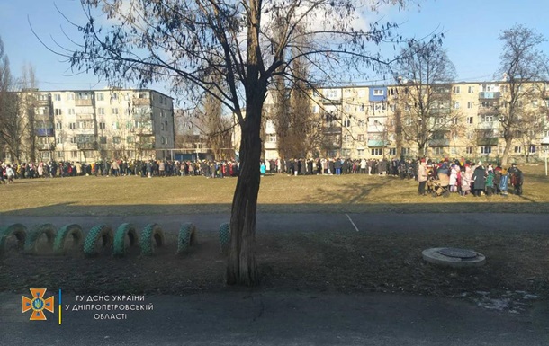 В Днепропетровской области эвакуировали 700 человек при пожаре в лицее