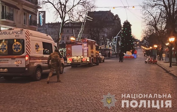 В центре Одессы  минировали  новогоднюю елку