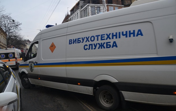 В четырех украинских городах заминировали ТРЦ