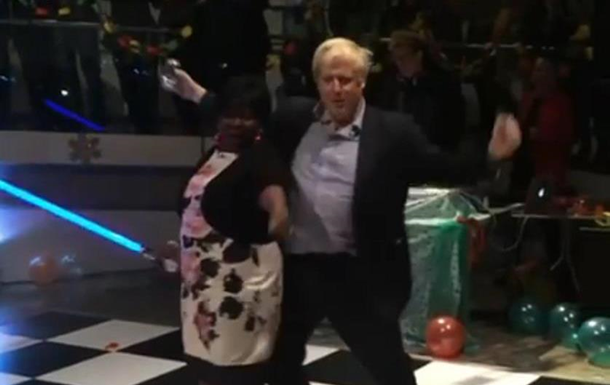 З явилося відео танцю прем єр-міністра Джонсона