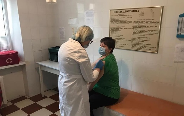 COVID-прививки получили менее 40 тысяч украинцев
