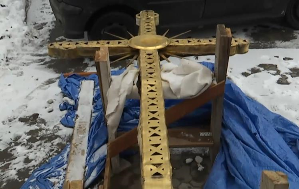 У Києві з купола Софійського собору здуло хрест
