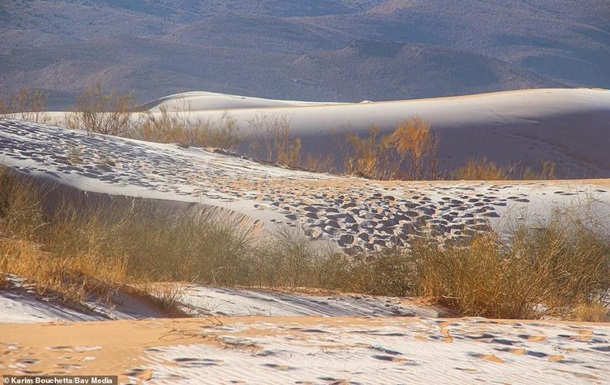 На піски пустелі Сахари випав сніг