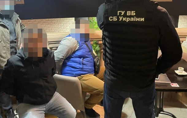 У Києві затримали шахраїв, які обіцяли іноземцям легалізацію
