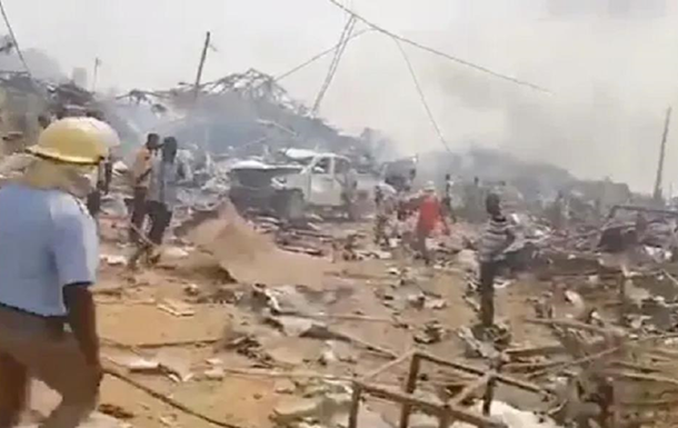 У Гані стався потужний вибух: зруйновано сотні будівель, є загиблі