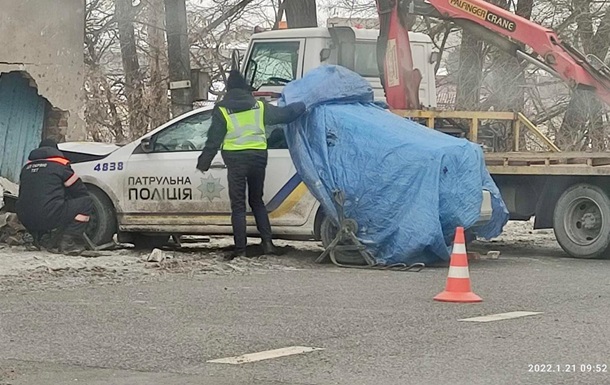 В Тернополе авто полиции врезалось в здание поста