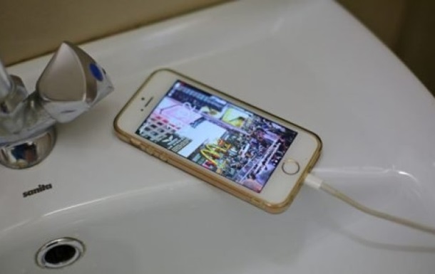 У Луцьку дівчину вбило струмом у ванній через мобільний - ЗМІ