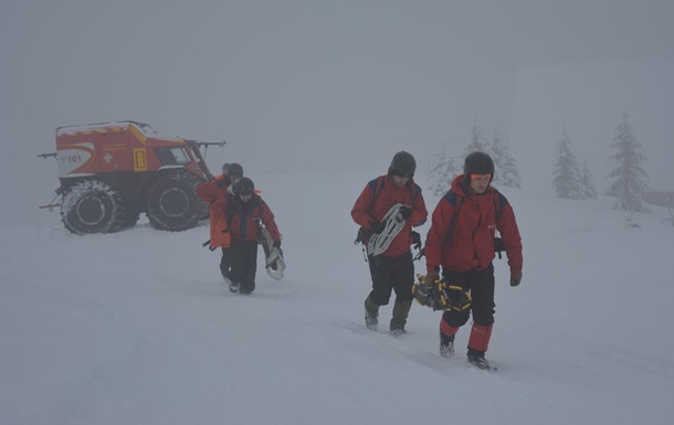 На Закарпатті завершили рятувальну операцію після сходження лавини